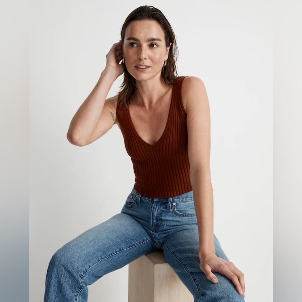 Madewell Women's V-Neck Sweater Tank in Dusty Redwood - Size XS